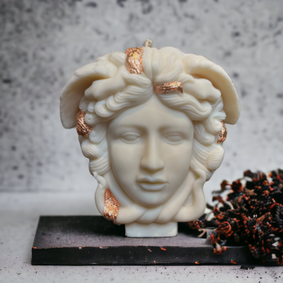 Medusa – Sculptural Goddess Candle