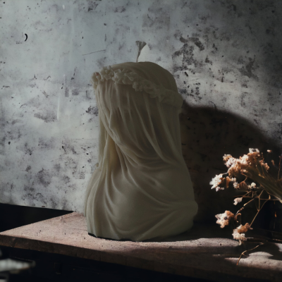 Veiled Soul – Sculptural Bust Candle