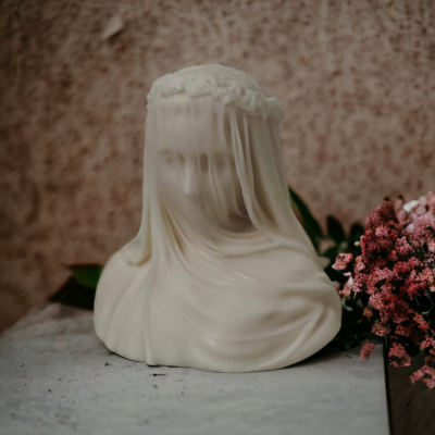 Veiled Soul – Sculptural Bust Candle