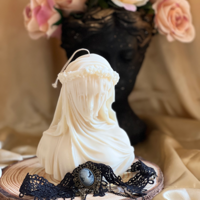 Veiled Soul – Sculptural Bust Candle