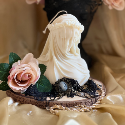 Veiled Soul – Sculptural Bust Candle