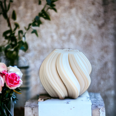 Eclipse – Sculptural Sphere Candle