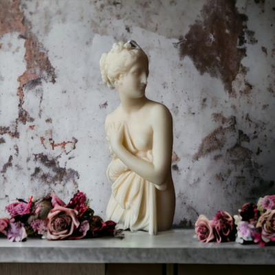 Venus – Sculptural Goddess Candle