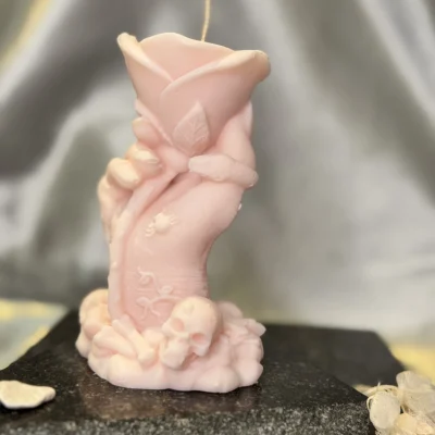 Rose Devotion – Hand Rose CandleRose Devotion sculptural candle featuring hands holding a rose, handmade from natural soy wax. hand rose candle UK handmade soy wax sculptural rose candle